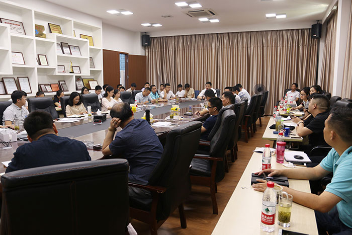 YD Illumination held a business decision-making comittee ,the fifth meeting of the third session.