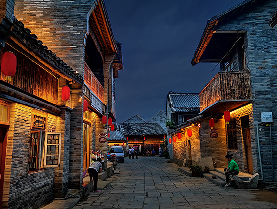 Light the Zhongdu Ancient Twon, Stimulate the Night Tourism